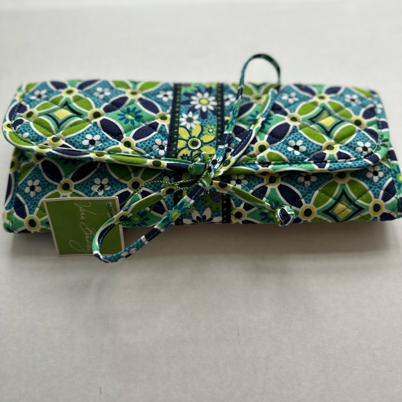 NWT Vera Bradley Make Up Brush travel set. “Daisy Daisy” pattern. - Picture 16 of 16